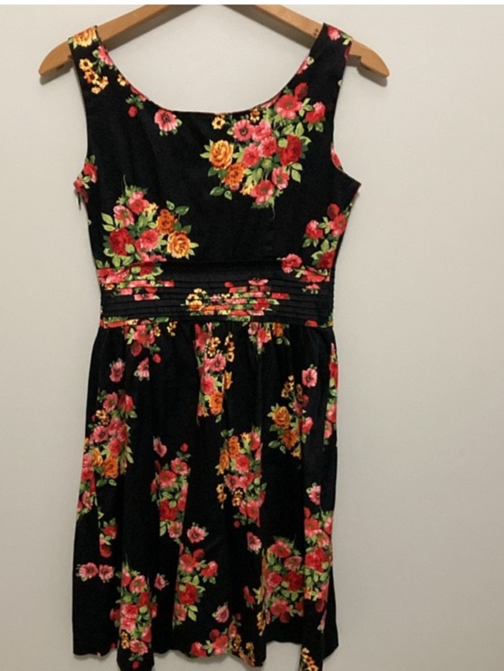 Ruby Belle Black Floral Scoop-Neck Summer Dress, Size 4, pleated waistline - Picture 8 of 10